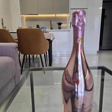 Neu 2025 Emila Romana Boutique- Feelgood Luxury Living