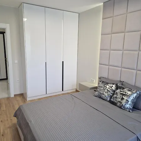 Neu 2025 Emila Romana Boutique- Feelgood Luxury Living *